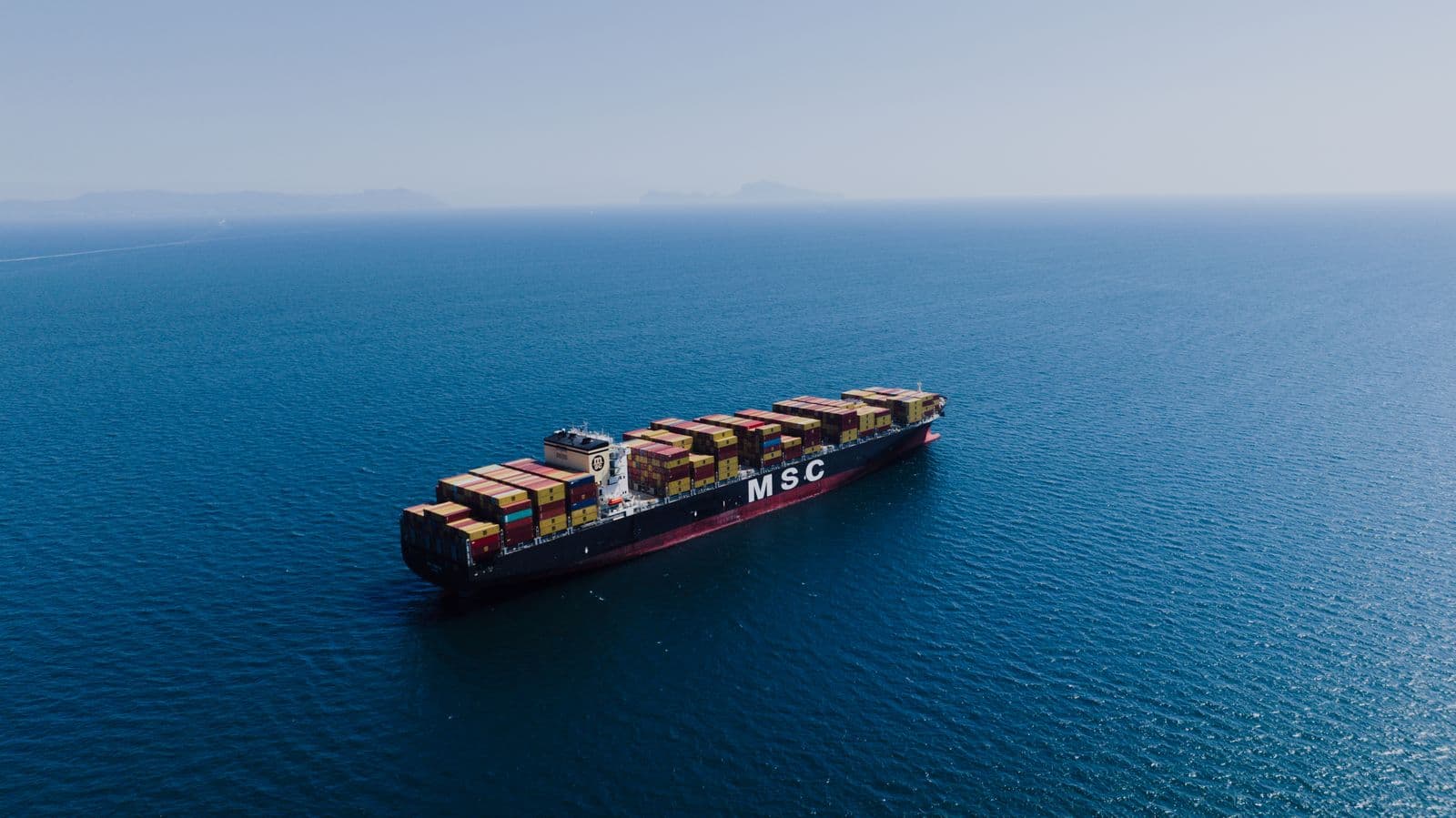 Fully loaded bulk carrier under way at sea